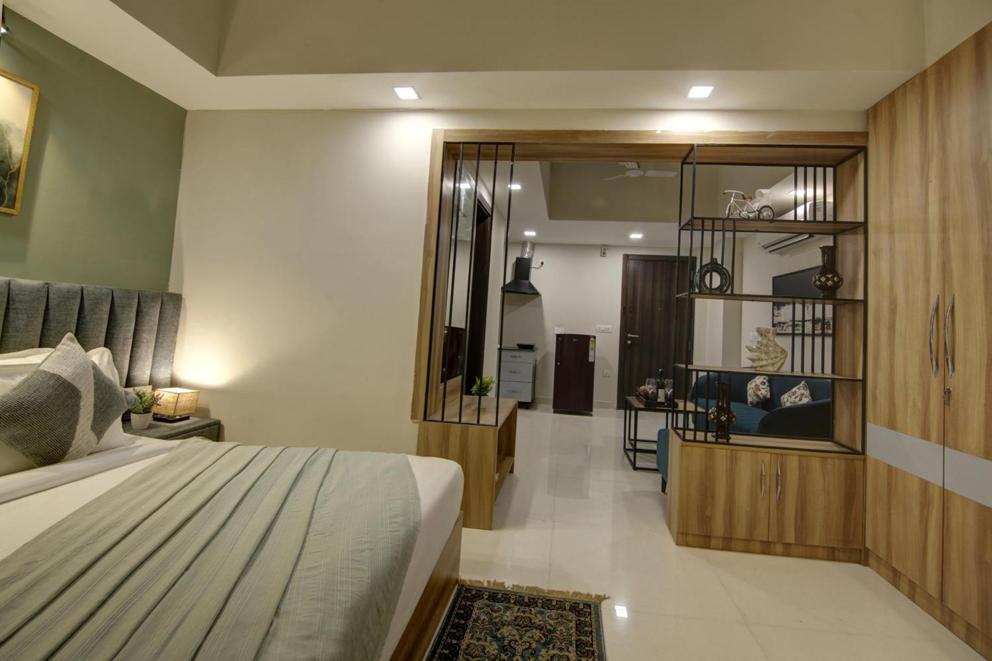 Saltstayz Premier Executive Serviced Apartment - Golf Course Extension Road คูร์เคาน์ ภายนอก รูปภาพ